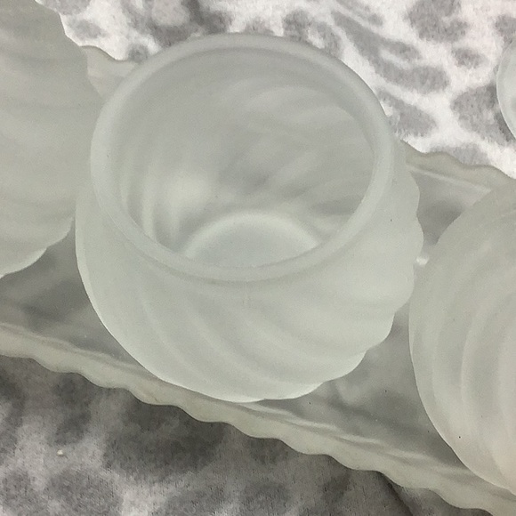 Vintage vanity tray frosted glass 3 bottles and tray included - Picture 2 of 9